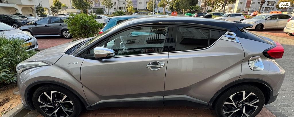 מודעת רכב טויוטה C-HR
