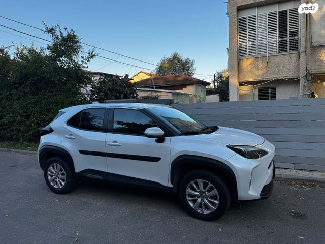 מודעת רכב טויוטה יאריס קרוס