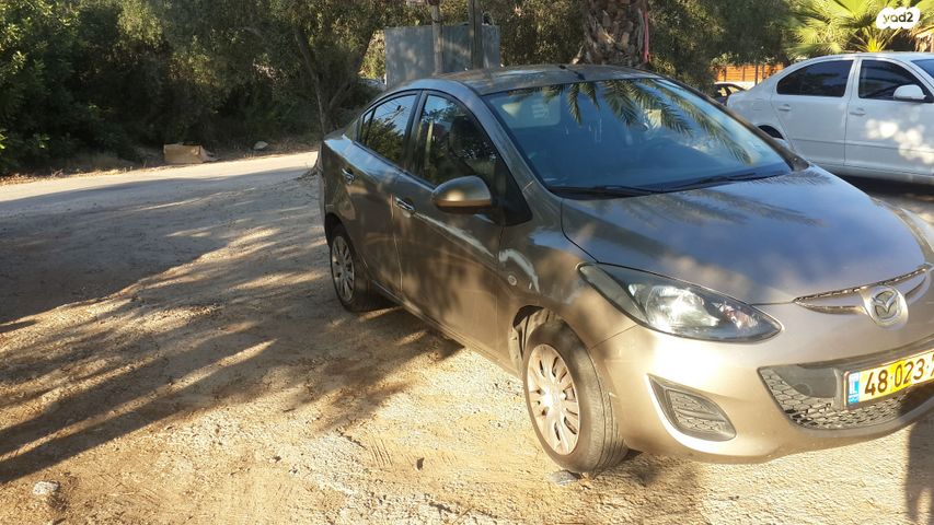 מודעת רכב מאזדה 2