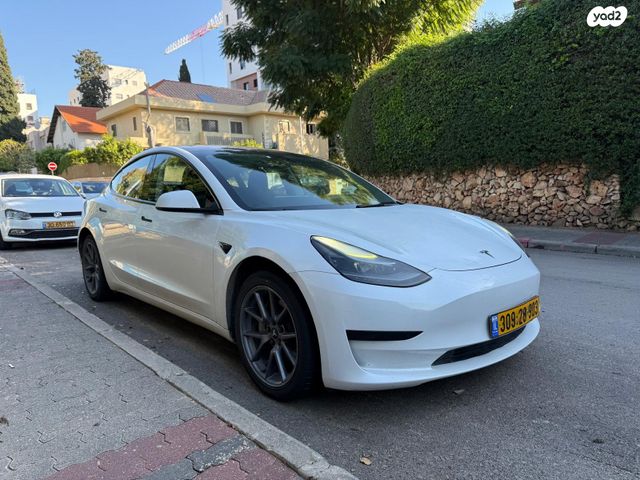 מודעת רכב טסלה מודל 3