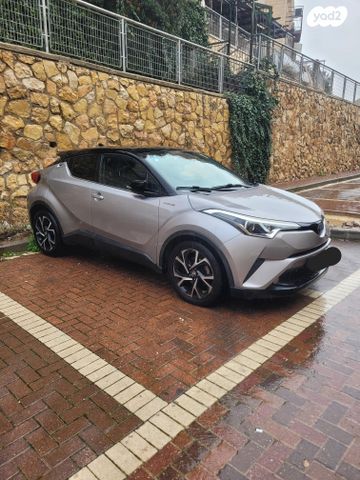 מודעת רכב טויוטה C-HR