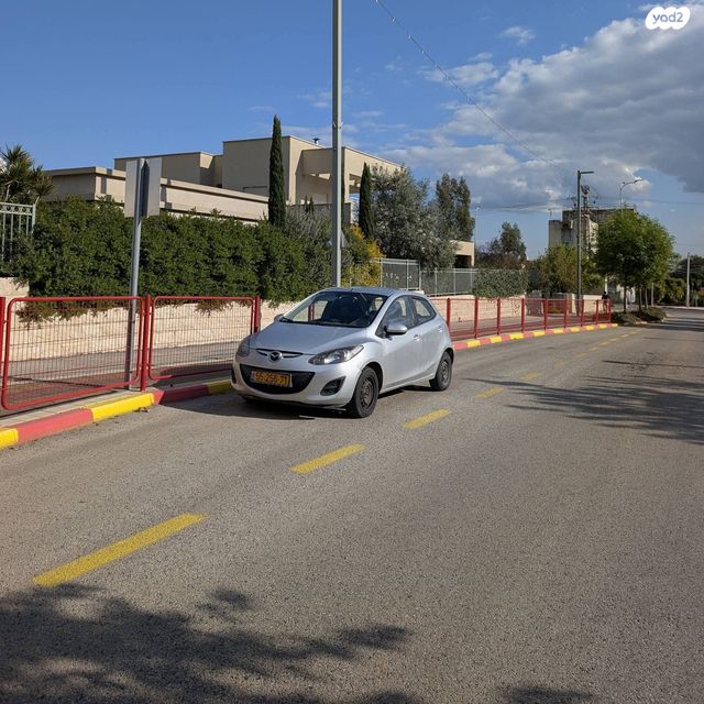 מודעת רכב מאזדה 2