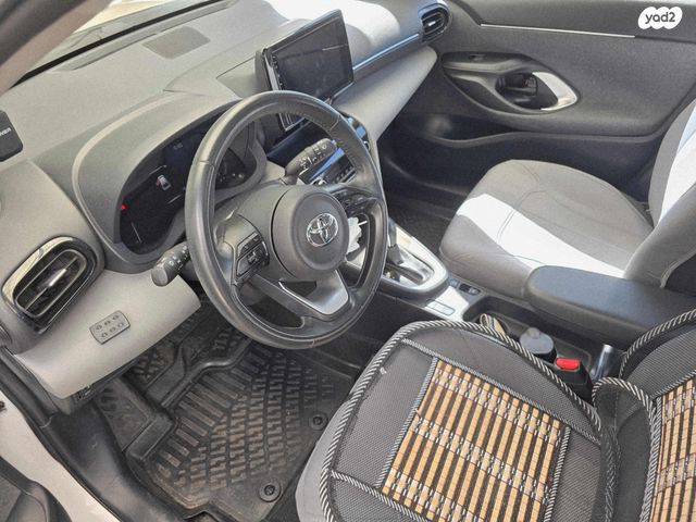 מודעת רכב טויוטה יאריס קרוס