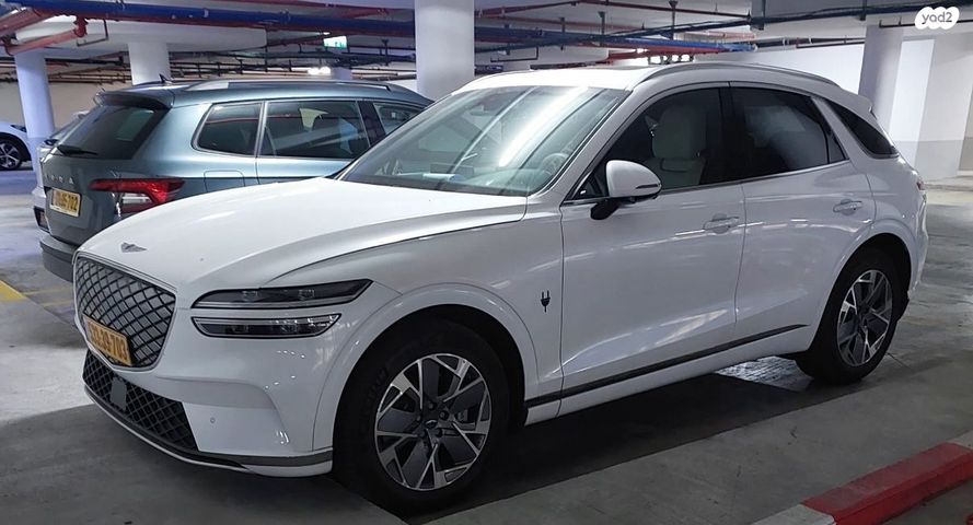 מודעת רכב ג'נסיס GV70