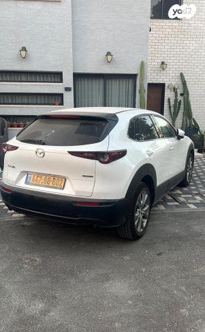 מודעת רכב מאזדה CX-30