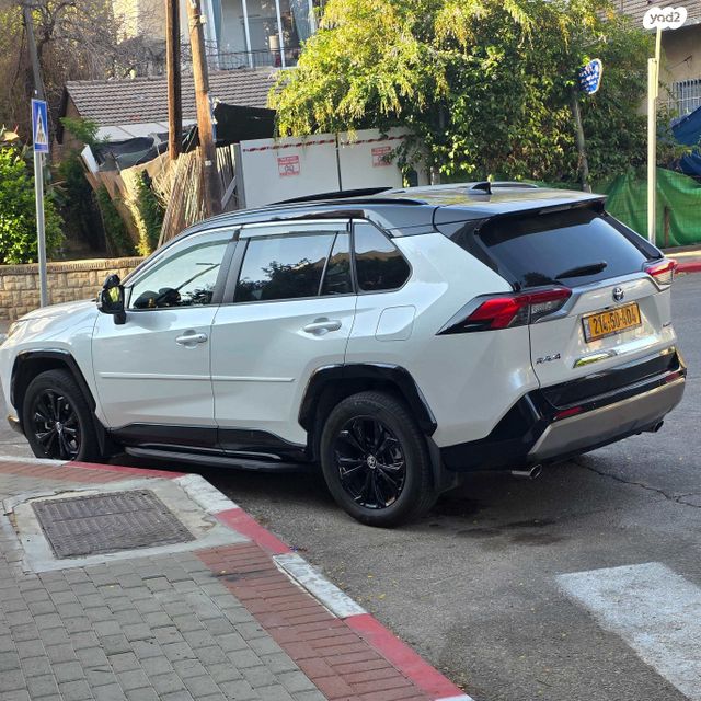 מודעת רכב טויוטה RAV4