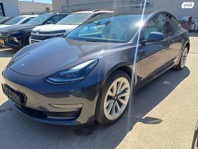מודעת רכב טסלה מודל 3