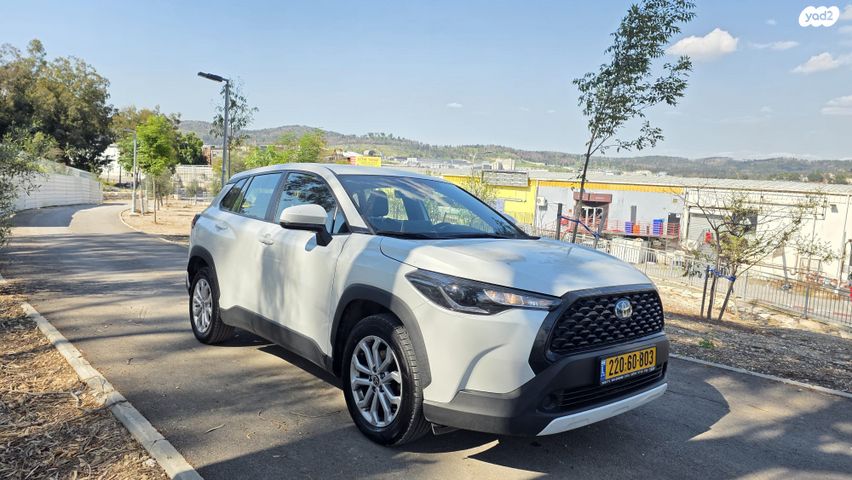 מודעת רכב טויוטה קורולה קרוס 1