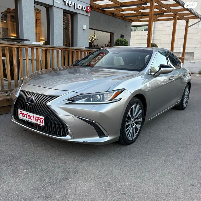 מודעת רכב לקסוס ES