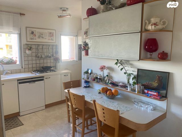 שדרות מנחם בגין 13