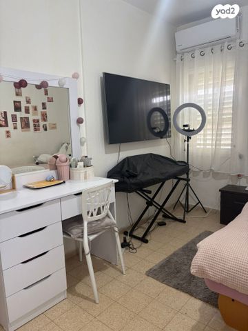 אפרים שריר 6