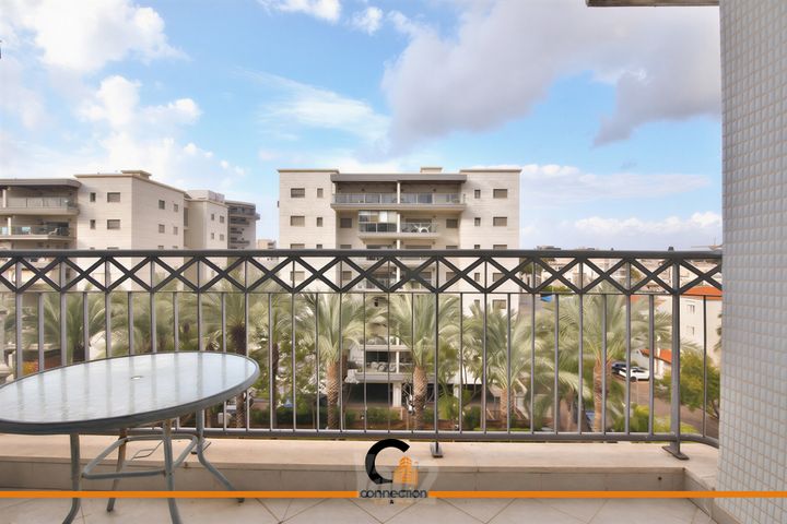 שדרות בית וגן 8