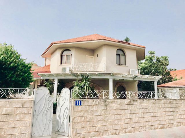 גני אור 11