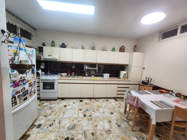 מודעת נכס, חדרה
