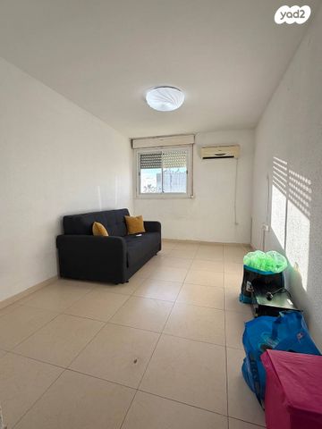 גיורא יוספטל 9