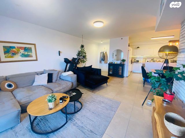 מודעת נכס, עזר וייצמן, מתחם 1200, הוד השרון