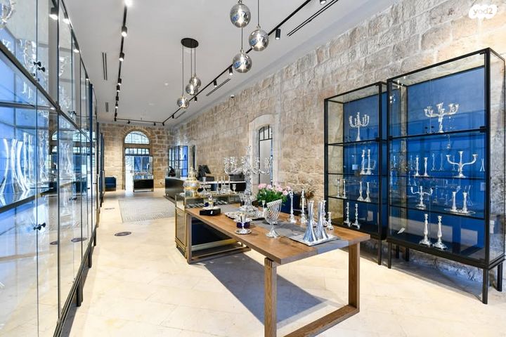 חנויות/ שטח מסחרי