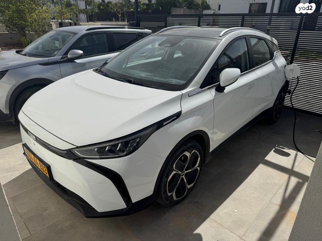 מודעת רכב ג׳ילי Geometry C