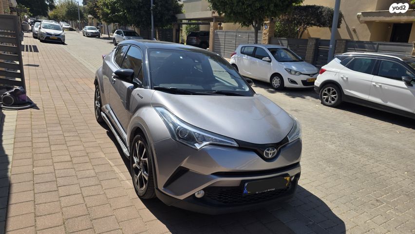 מודעת רכב טויוטה C-HR