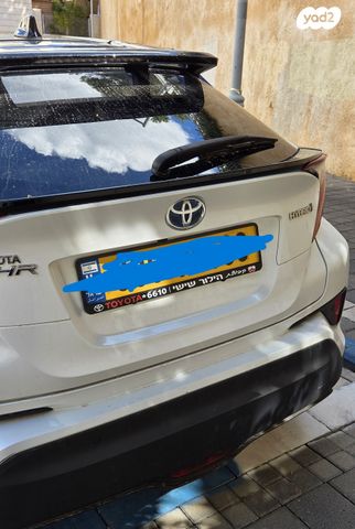 מודעת רכב טויוטה C-HR