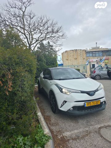 מודעת רכב טויוטה C-HR