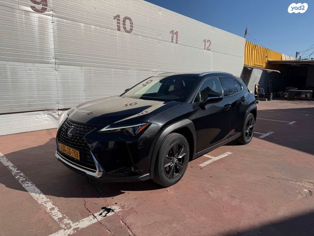 מודעת רכב לקסוס UX