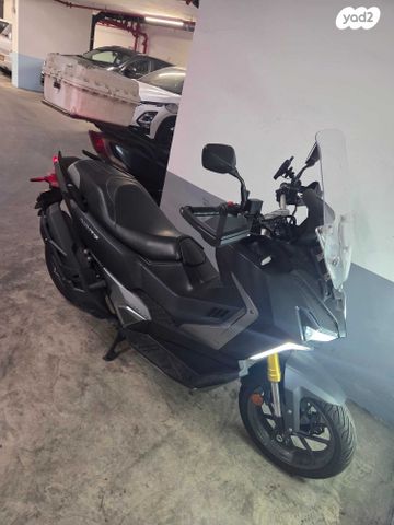 מודעת רכב סאן יאנג ADX400