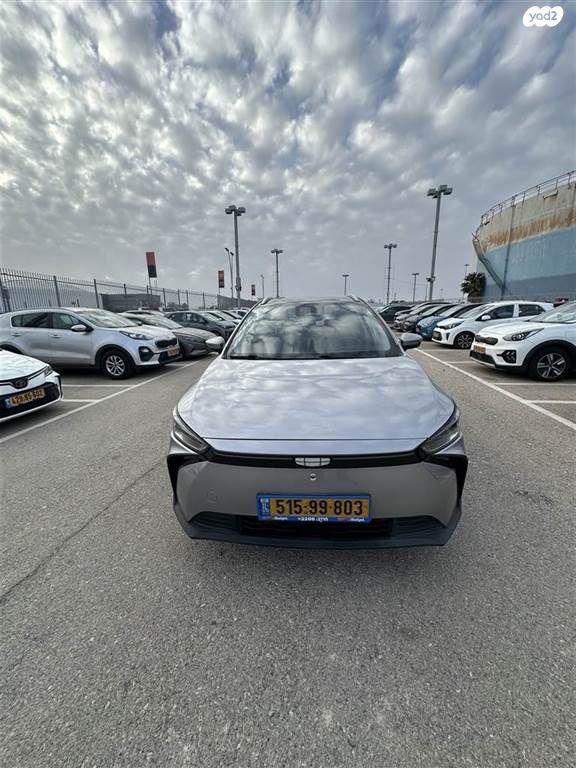 מודעת רכב ג׳ילי Geometry C