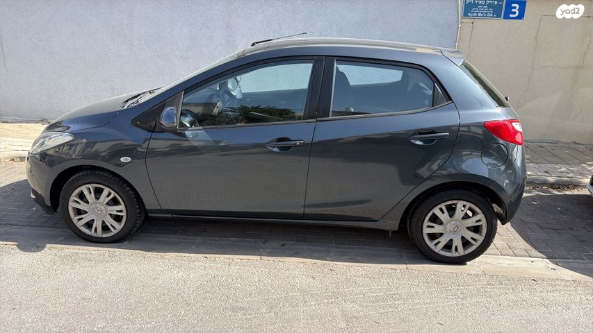 מודעת רכב מאזדה 2