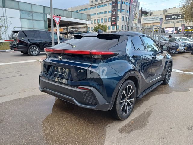 מודעת רכב טויוטה C-HR 3
