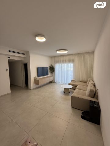 אפרים שריר 27