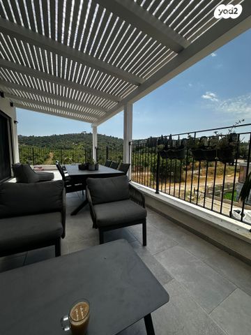 שולמית אלוני 16