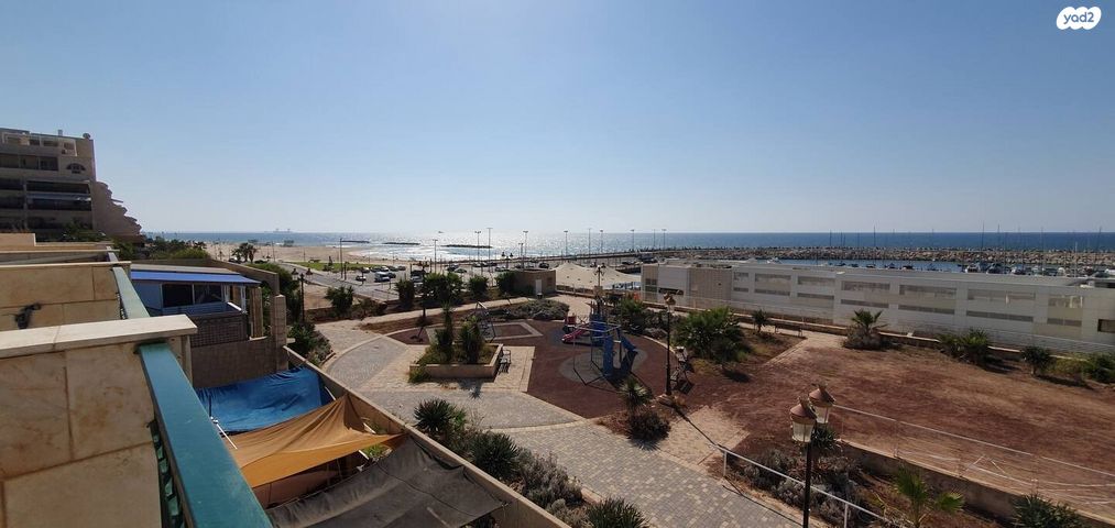 מרינה, פארק לאומי וחופים