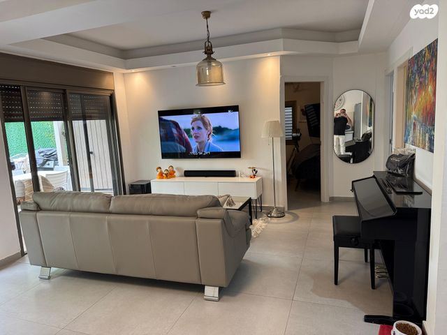 דירת גן, אחדות, פתח תקווה