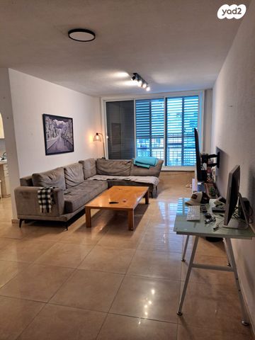 דירה, רמב"ם, ראשון לציון