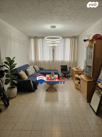 מודעת נכס, פתח תקווה