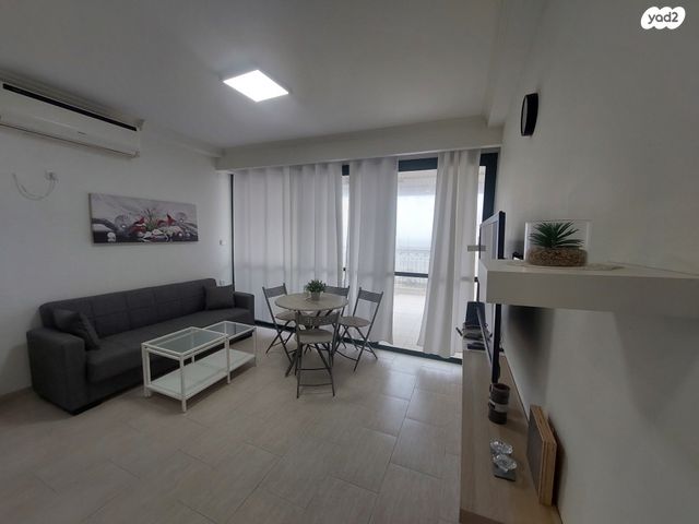 מרינה, פארק לאומי וחופים