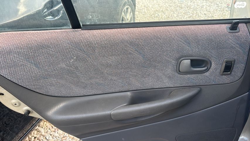 מודעת רכב מאזדה 323