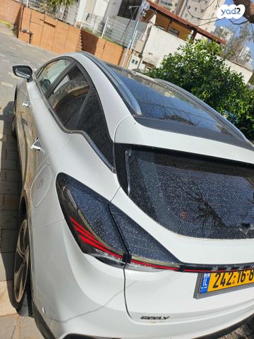 מודעת רכב ג׳ילי Geometry C