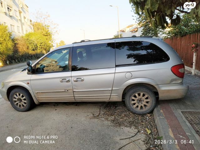 מודעת רכב קרייזלר טאון אנד קאנטרי