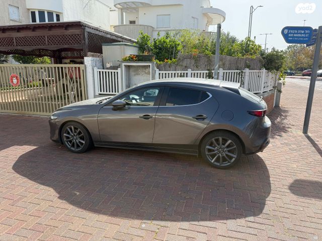 מודעת רכב מאזדה 3