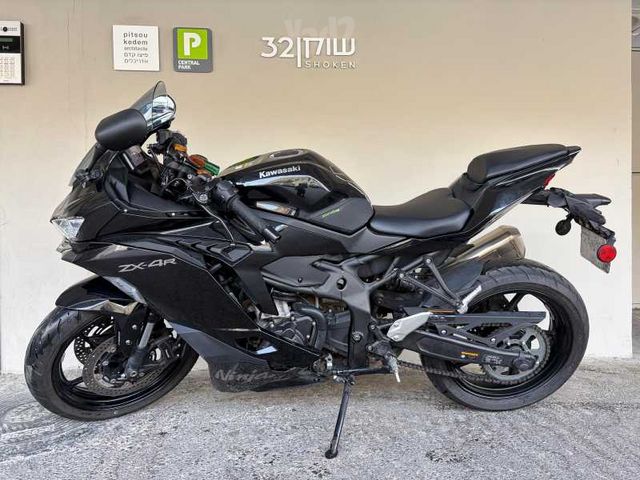 מודעת רכב קאוואסאקי ZX4R