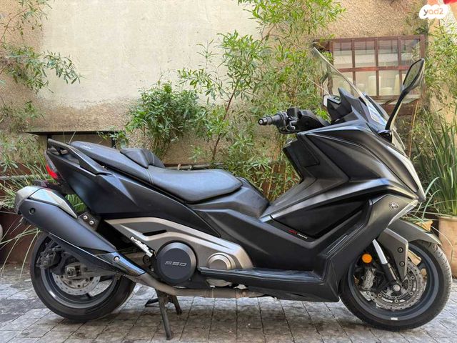 מודעת רכב קימקו AK 550