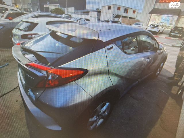 מודעת רכב טויוטה C-HR
