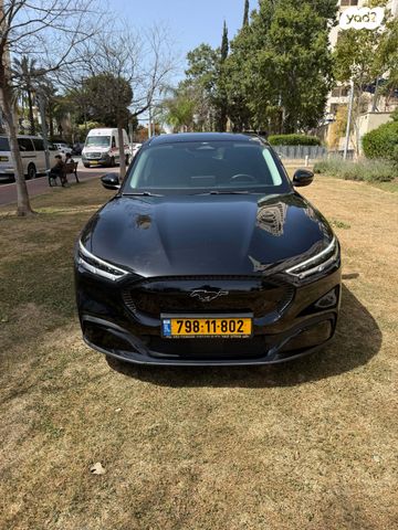 מודעת רכב פורד מוסטנג Mach-E 1