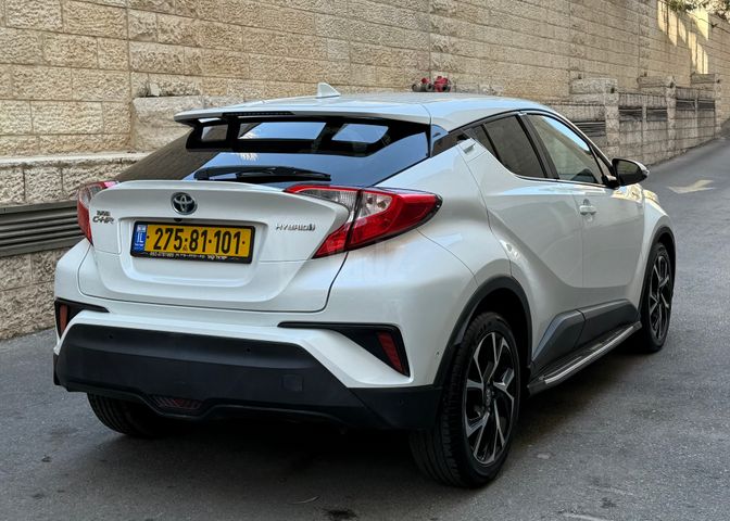 מודעת רכב טויוטה C-HR