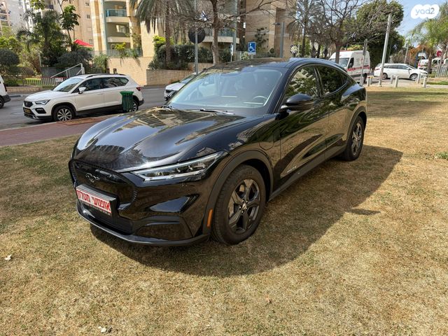 מודעת רכב פורד מוסטנג Mach-E