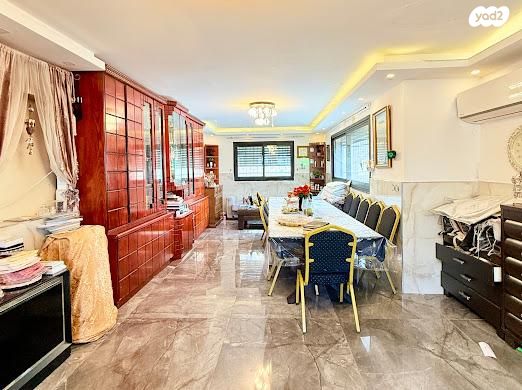 האדמו"ר מרוז'ין 28