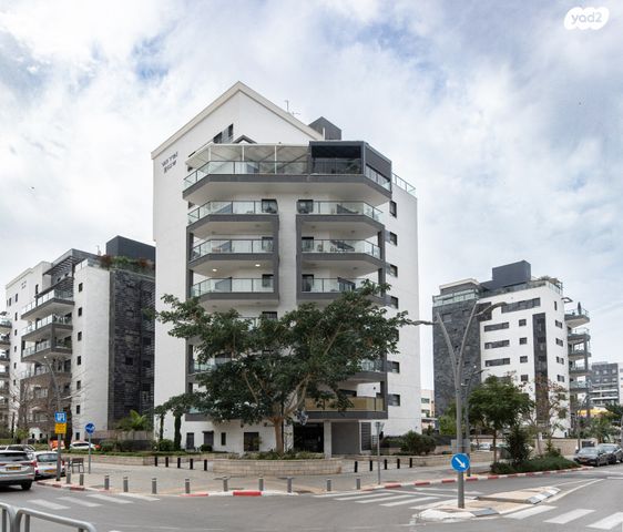 מודעת נכס, אורנה פורת, הרקפות, ראשון לציון