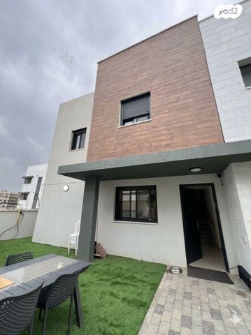 מבצע ליטני 10